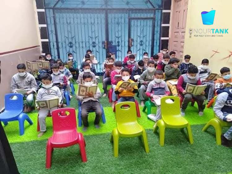 ما هي الخامات المستخدمة في تصنيع كراسي الأطفال؟